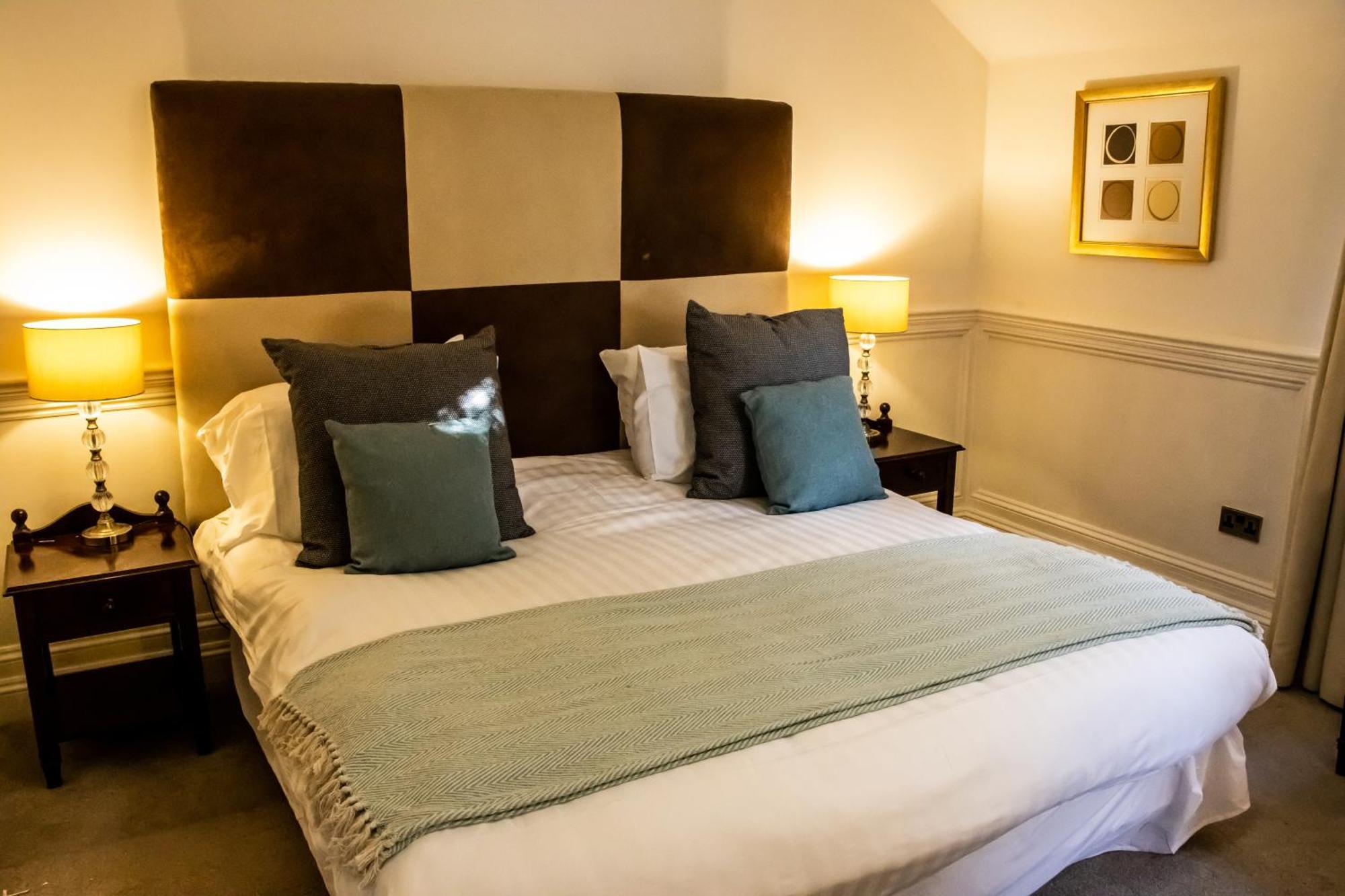 The Lord Bute Hotel ไฮคลิฟฟ์ ภายนอก รูปภาพ